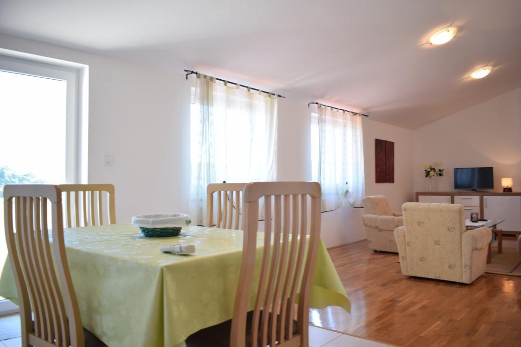 Apartments Blue Dream Malinska Exterior foto