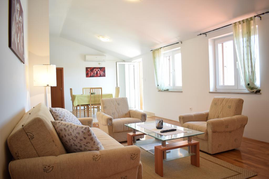 Apartments Blue Dream Malinska Exterior foto
