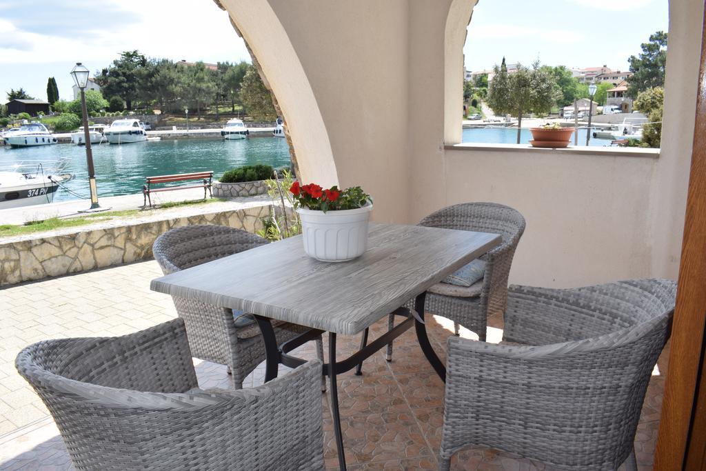 Apartments Blue Dream Malinska Exterior foto