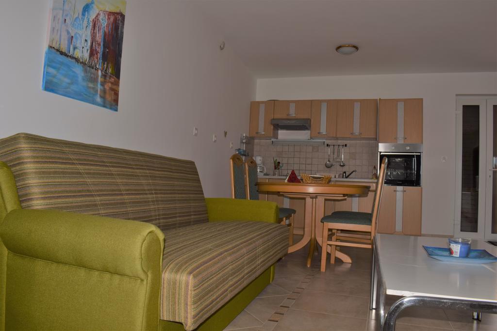 Apartments Blue Dream Malinska Exterior foto